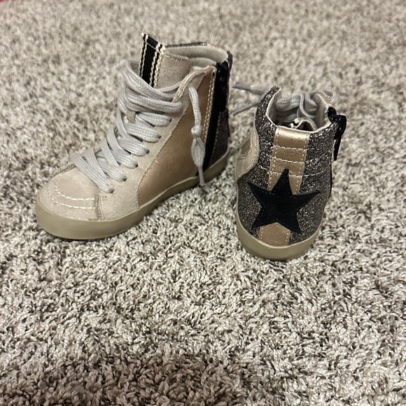 Kids ShuShop High-Top Sneakers with Star Design - Picture 1 of 5